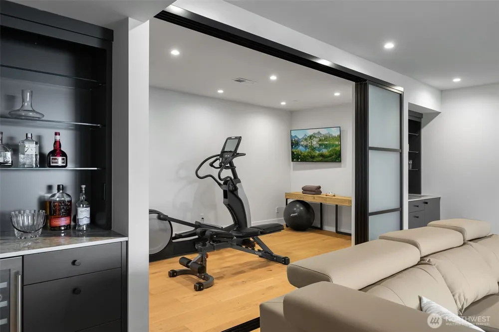 9818 SE 42nd Place Mercer Island, WA 98040