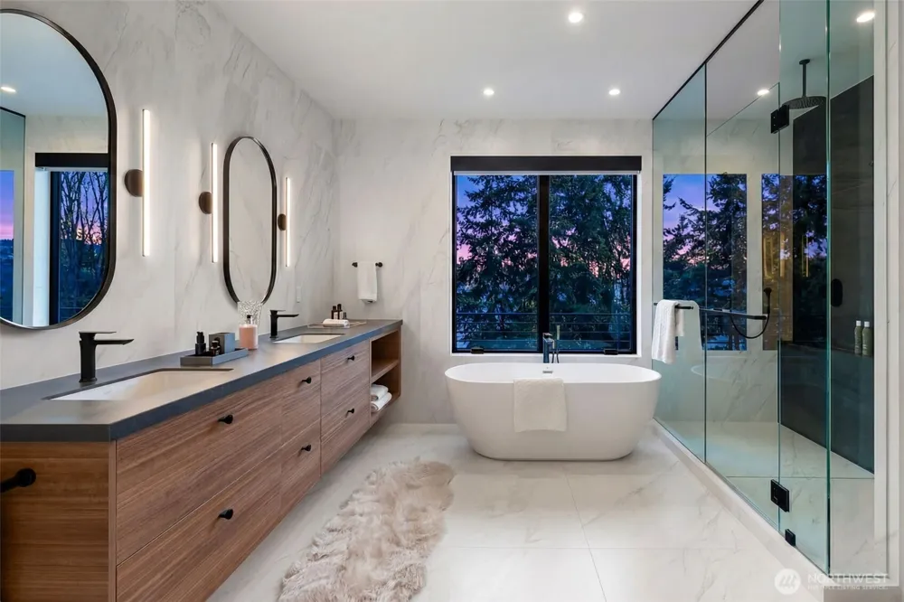 9818 SE 42nd Place Mercer Island, WA 98040
