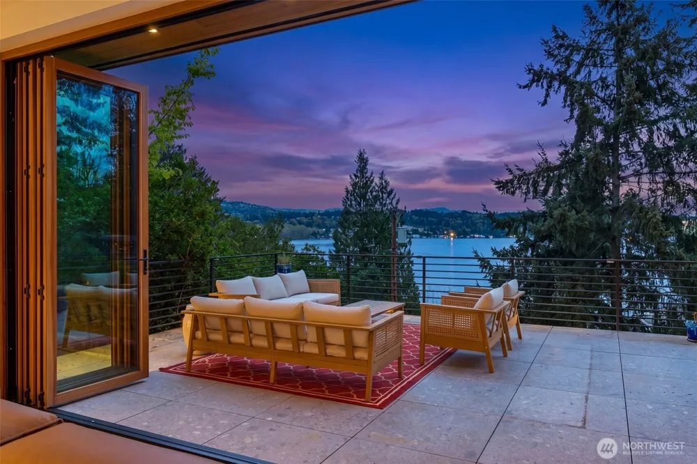 9818 SE 42nd Place Mercer Island, WA 98040