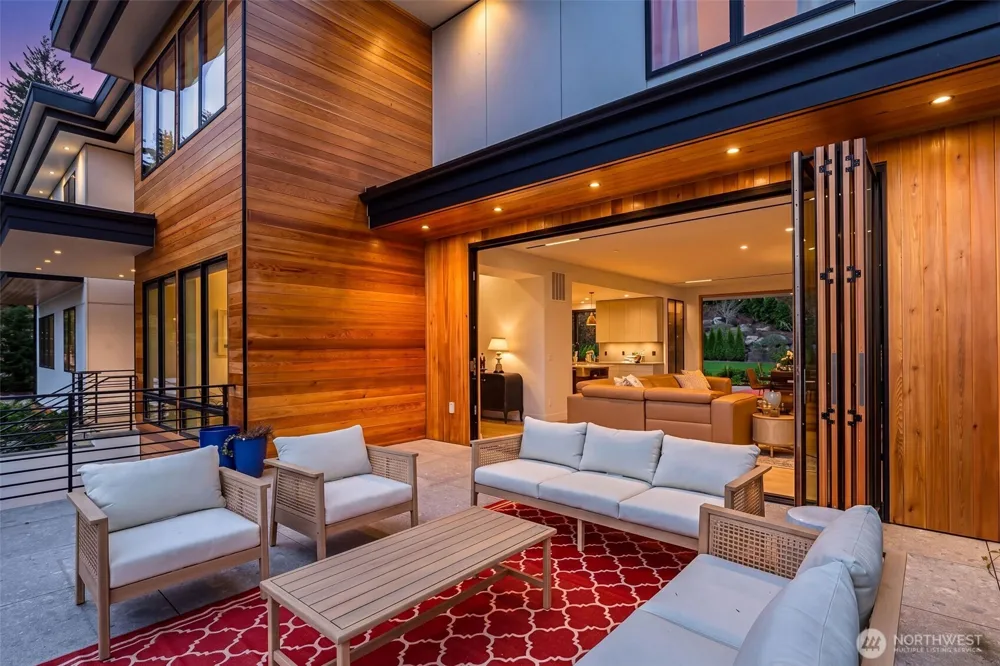 9818 SE 42nd Place Mercer Island, WA 98040