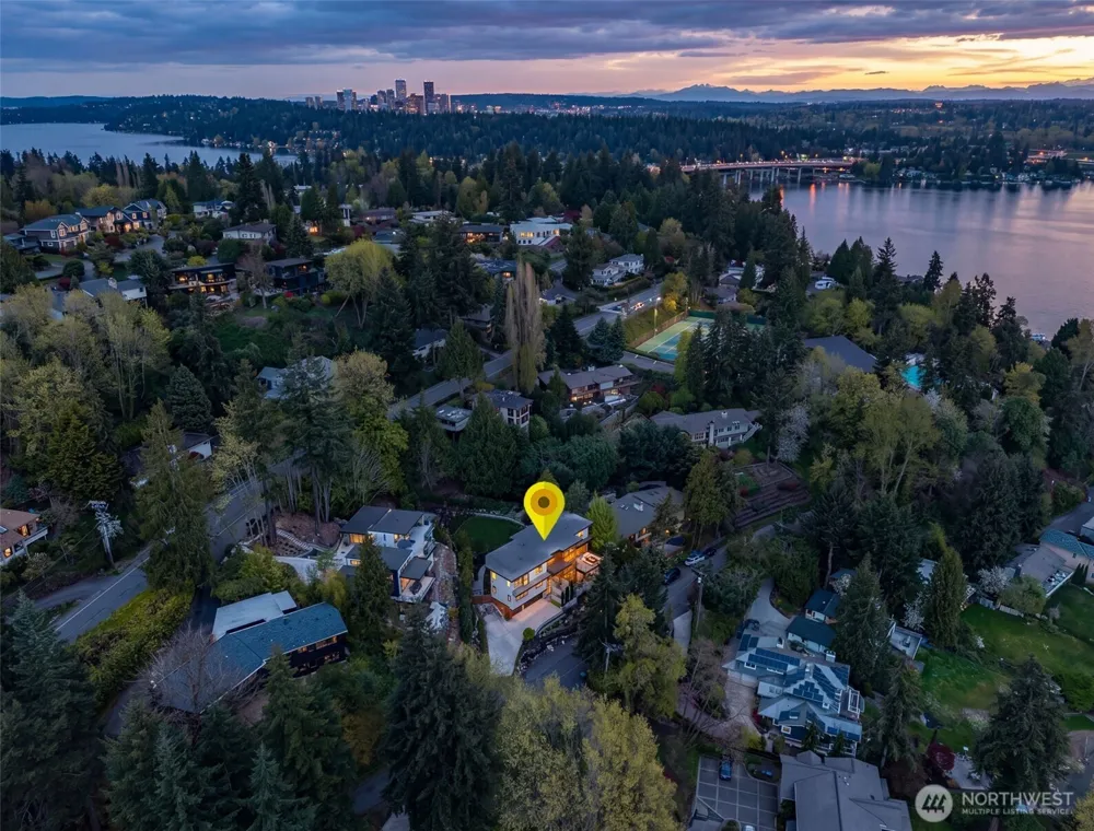 9818 SE 42nd Place Mercer Island, WA 98040