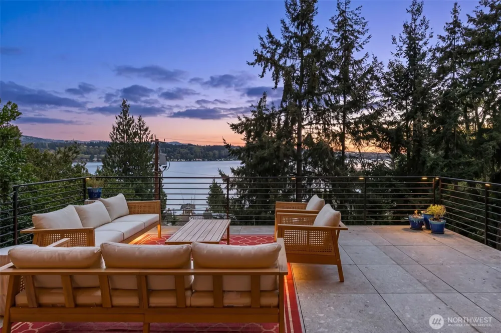 9818 SE 42nd Place Mercer Island, WA 98040