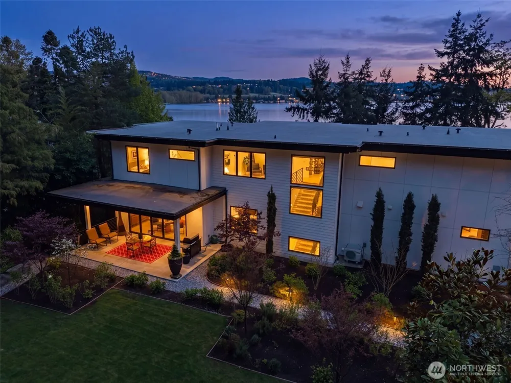 9818 SE 42nd Place Mercer Island, WA 98040