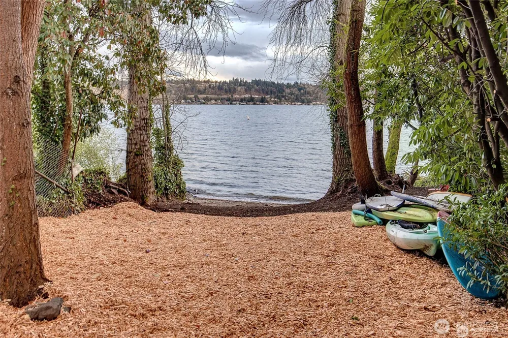 9818 SE 42nd Place Mercer Island, WA 98040