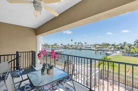 300 CAPRI BOULEVARD #6