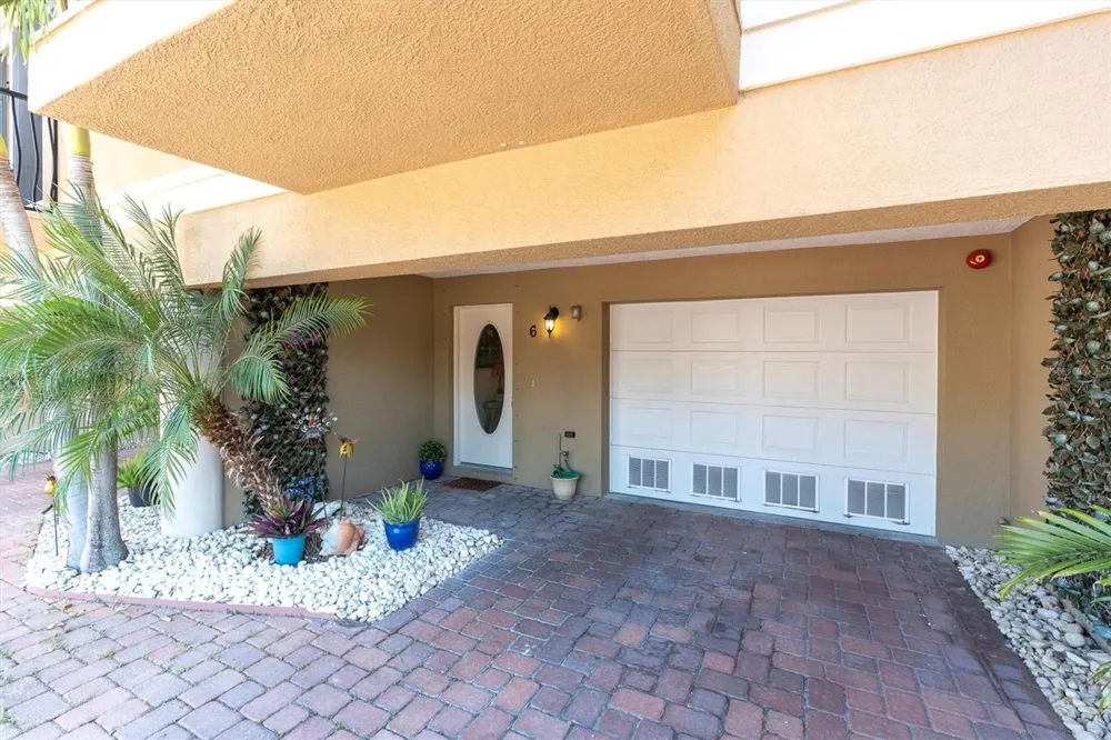 300 CAPRI BOULEVARD #6 Treasure Island, FL 33706