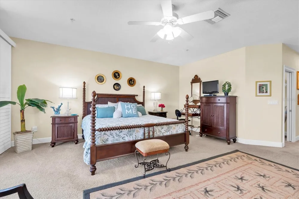 300 CAPRI BOULEVARD #6 Treasure Island, FL 33706