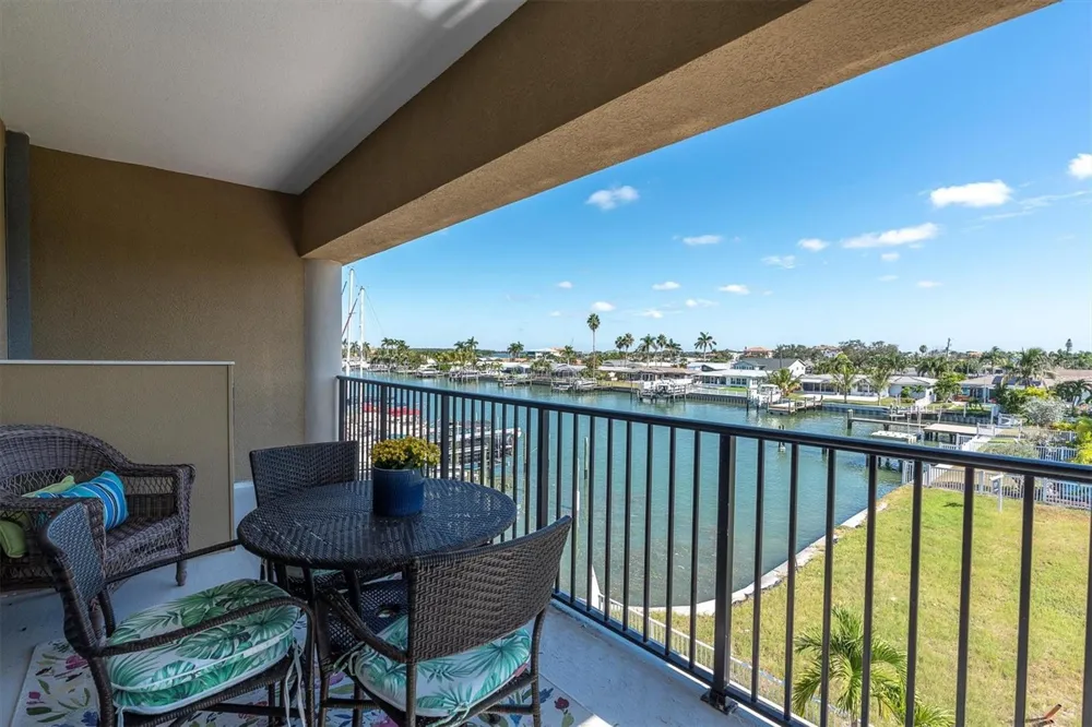 300 CAPRI BOULEVARD #6 Treasure Island, FL 33706