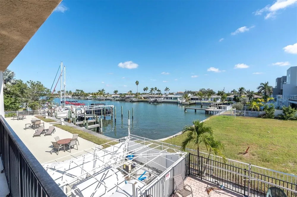 300 CAPRI BOULEVARD #6 Treasure Island, FL 33706