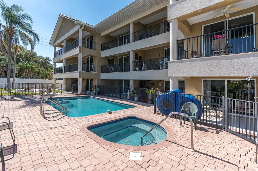 300 CAPRI BOULEVARD #6 Treasure Island, FL 33706