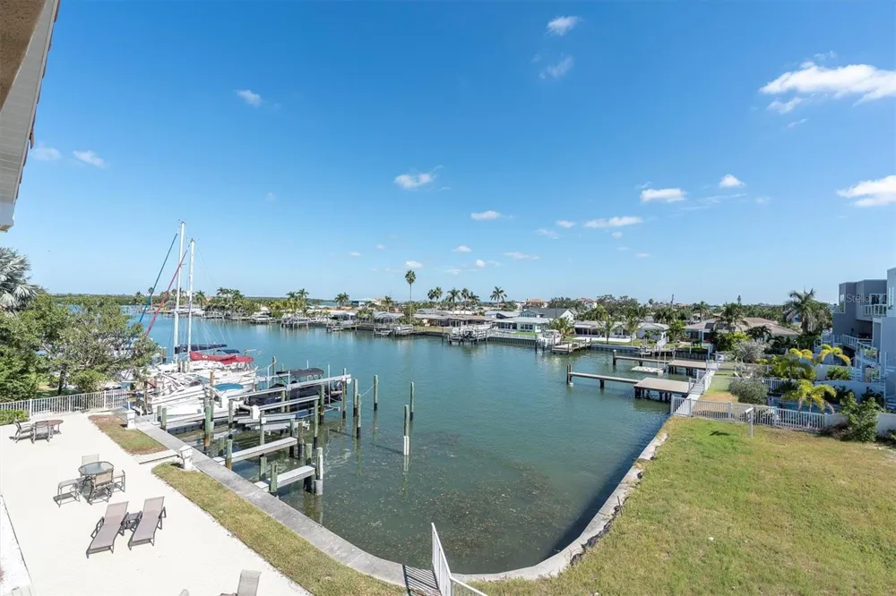 300 CAPRI BOULEVARD #6 Treasure Island, FL 33706