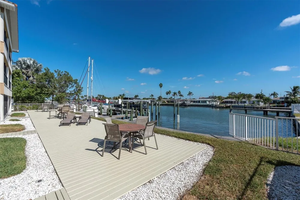 300 CAPRI BOULEVARD #6 Treasure Island, FL 33706
