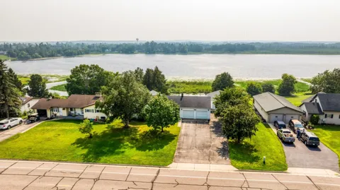 202 Lomond Drive NW