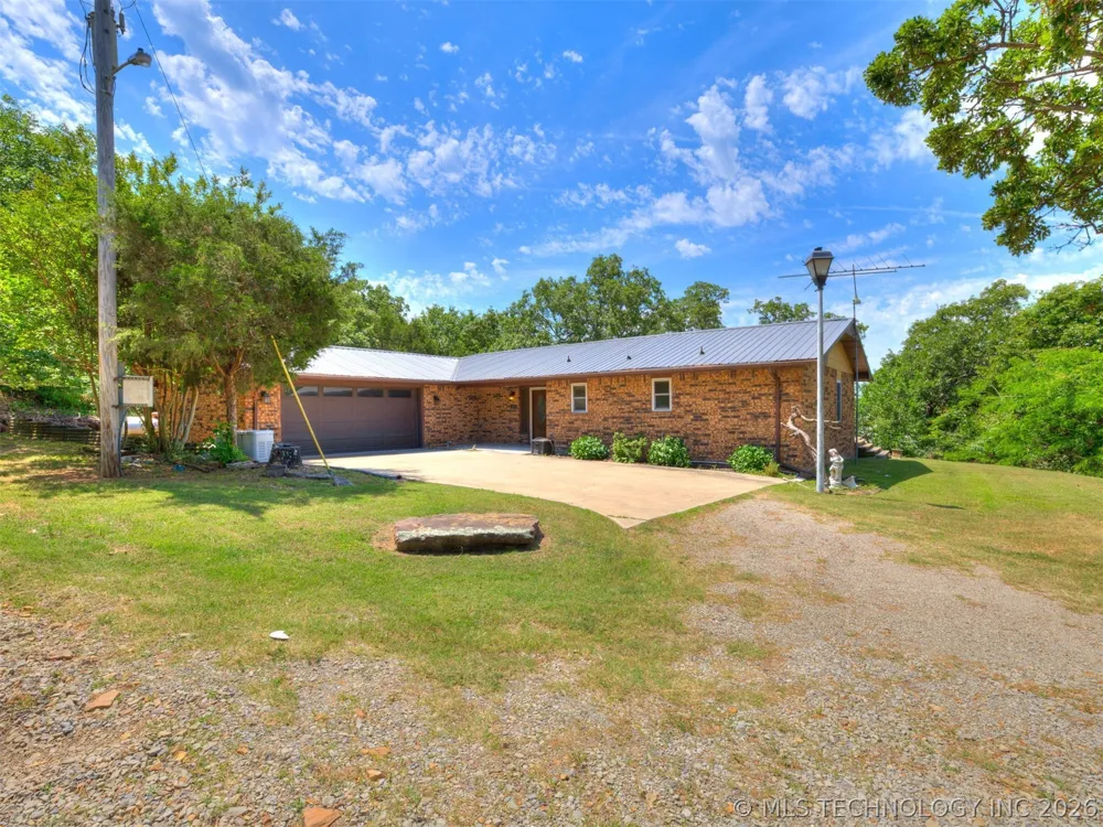 1082 Gaines Creek Loop Eufaula, OK 74432