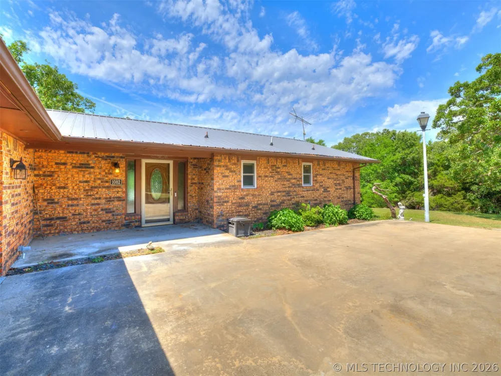 1082 Gaines Creek Loop Eufaula, OK 74432