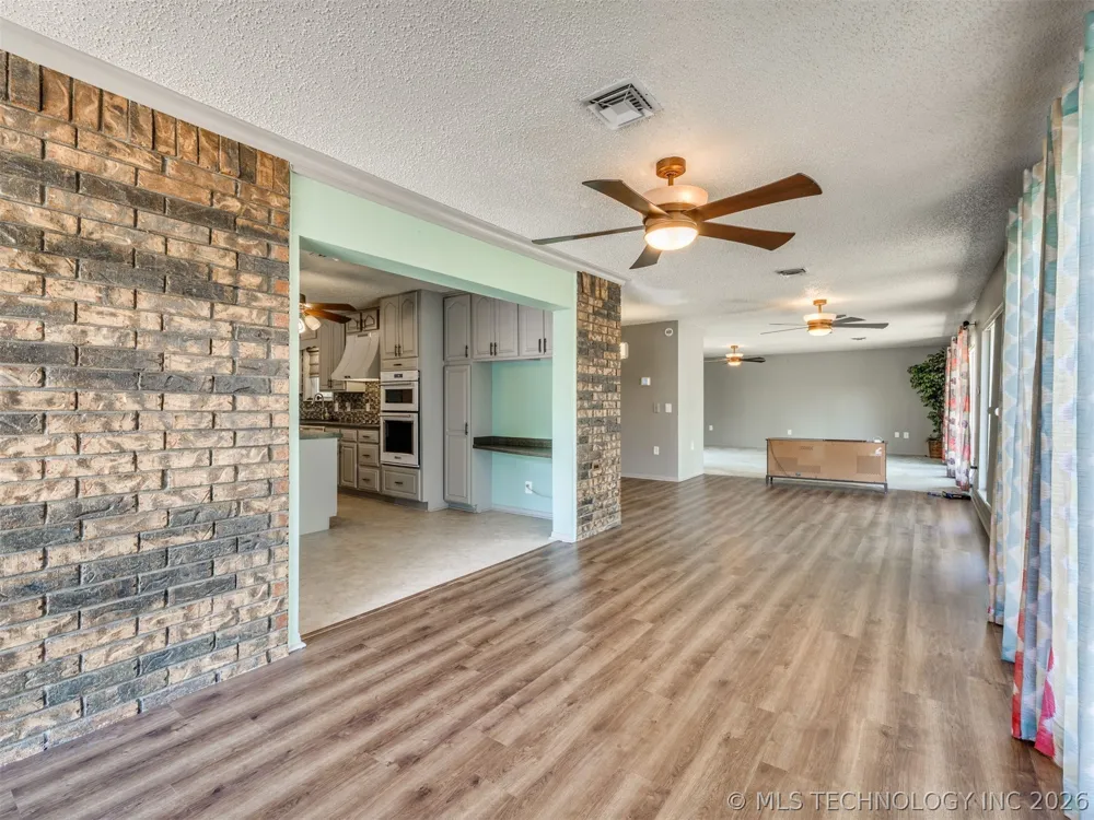 1082 Gaines Creek Loop Eufaula, OK 74432