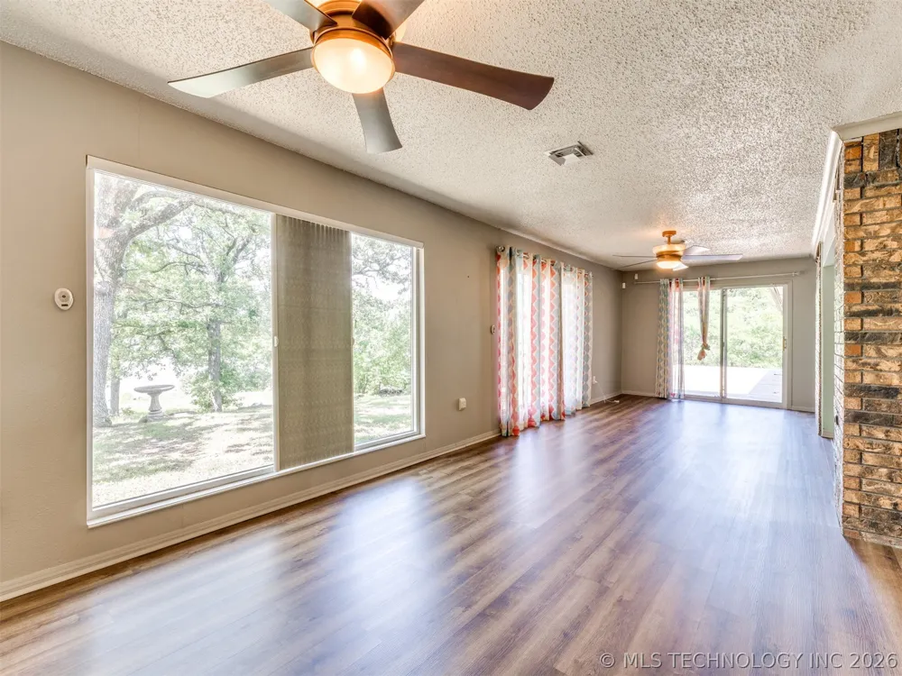 1082 Gaines Creek Loop Eufaula, OK 74432
