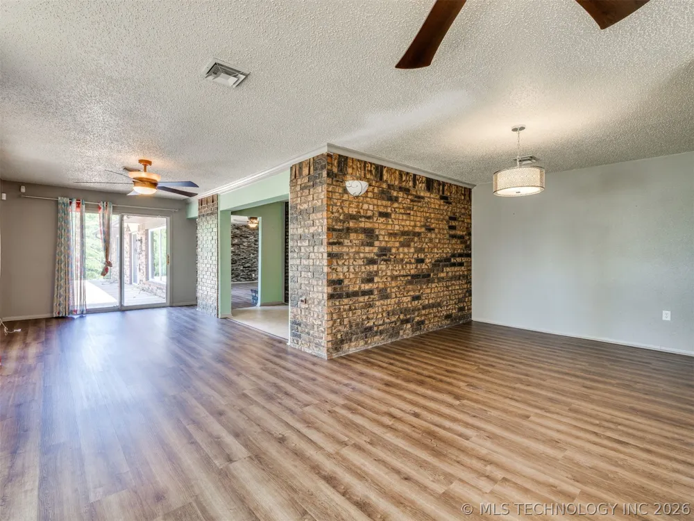 1082 Gaines Creek Loop Eufaula, OK 74432