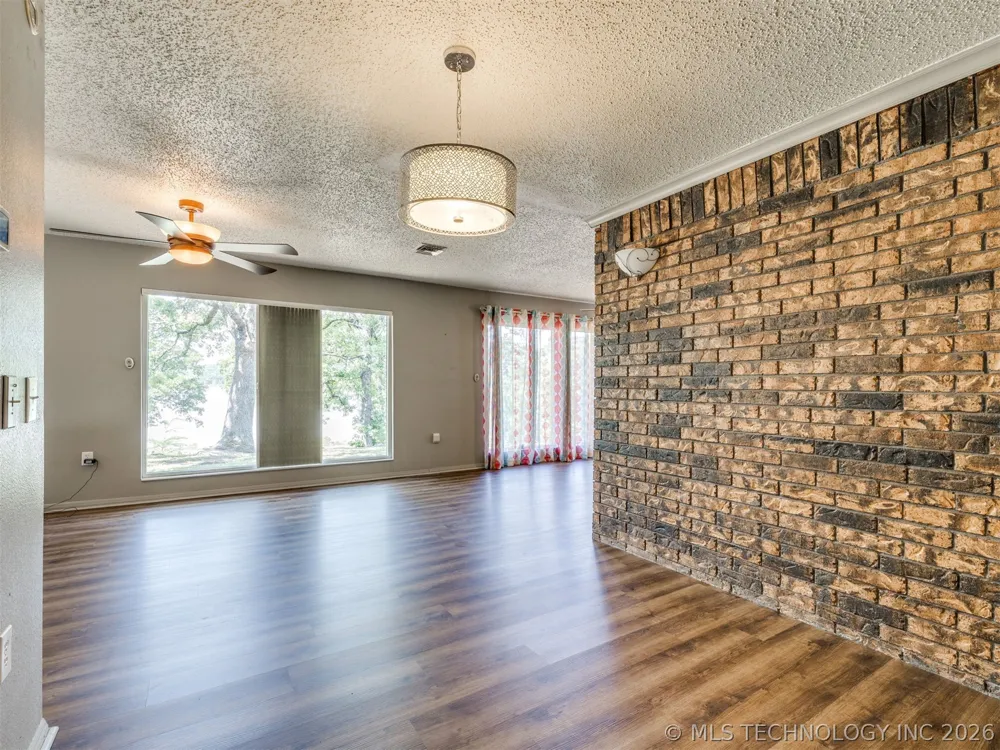 1082 Gaines Creek Loop Eufaula, OK 74432