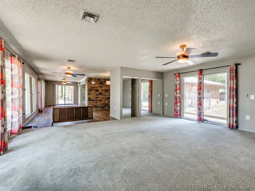 1082 Gaines Creek Loop Eufaula, OK 74432