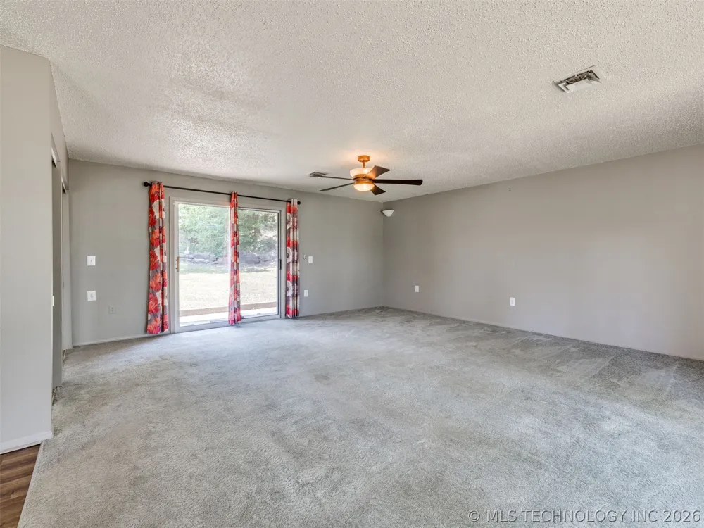 1082 Gaines Creek Loop Eufaula, OK 74432