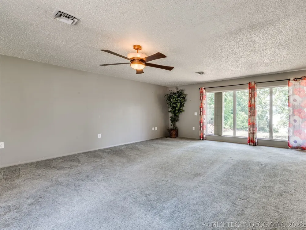 1082 Gaines Creek Loop Eufaula, OK 74432