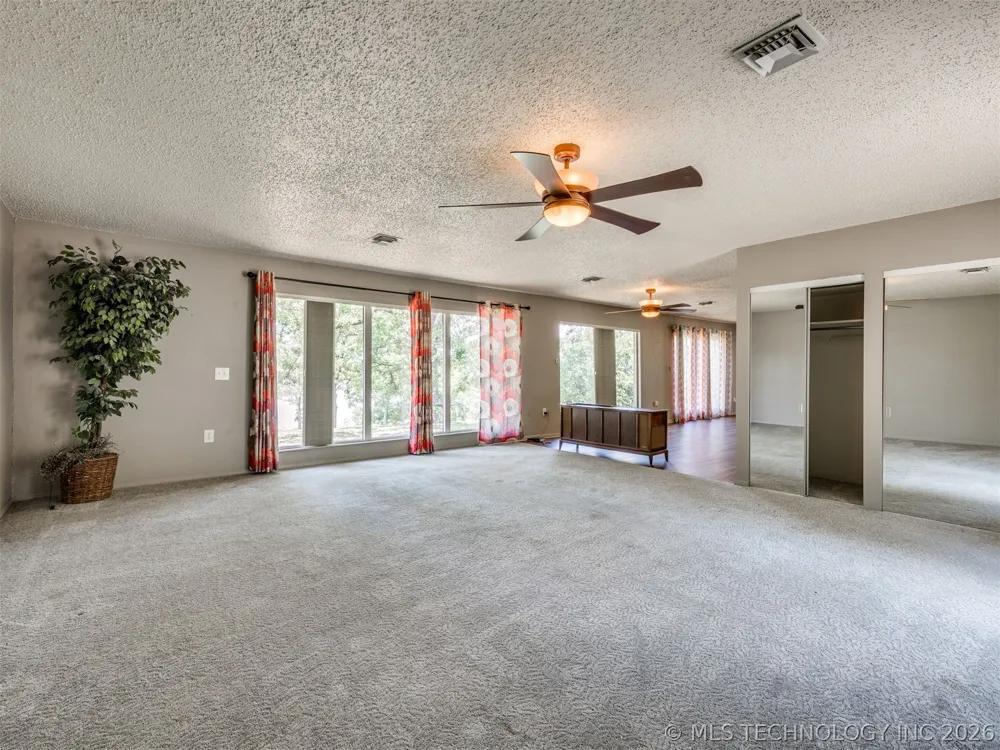 1082 Gaines Creek Loop Eufaula, OK 74432