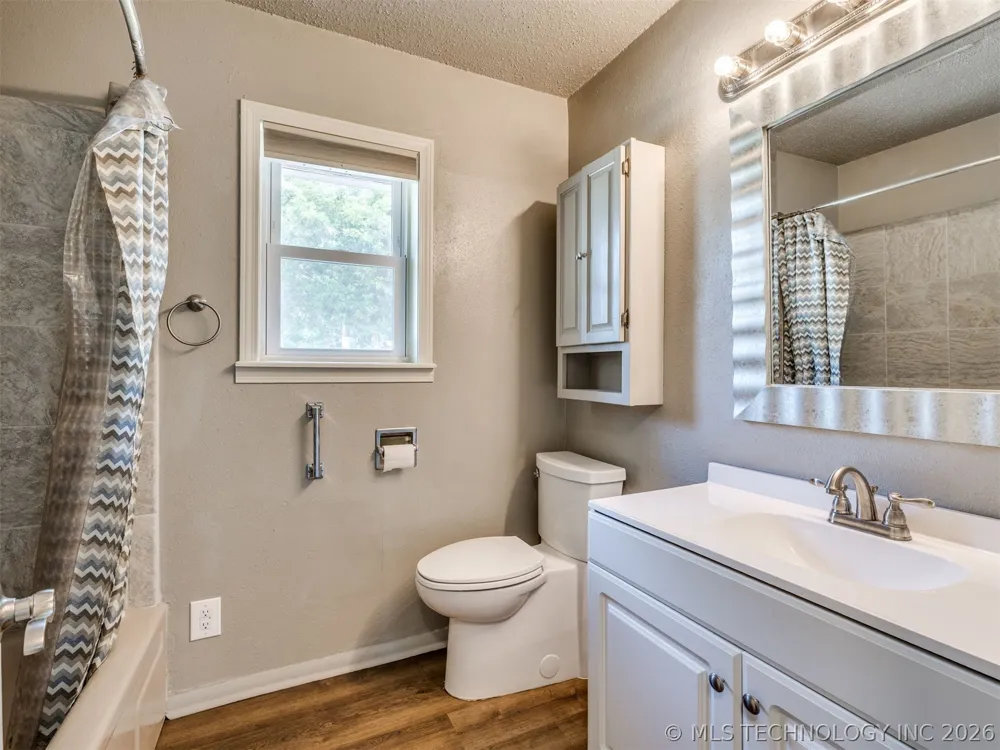 1082 Gaines Creek Loop Eufaula, OK 74432