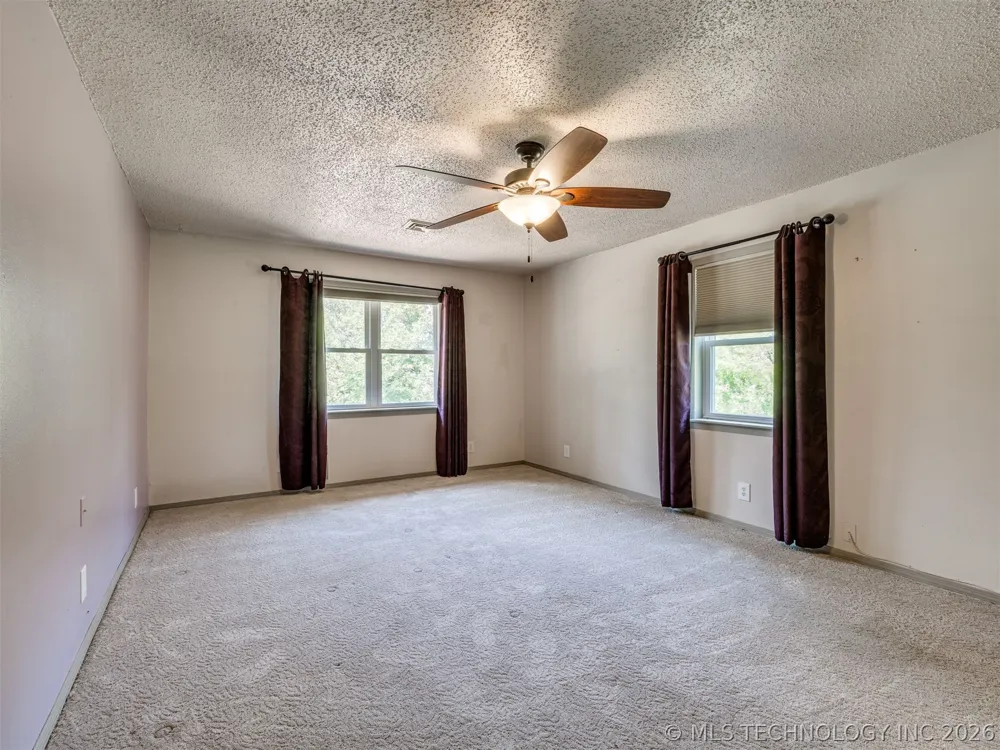 1082 Gaines Creek Loop Eufaula, OK 74432