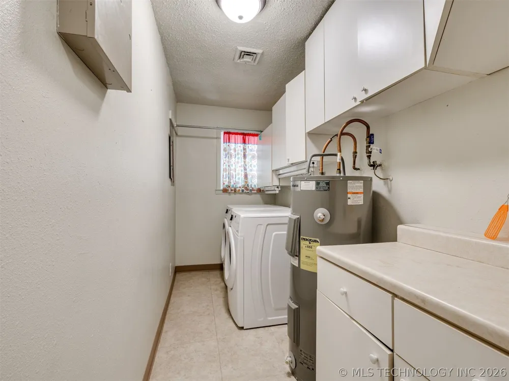 1082 Gaines Creek Loop Eufaula, OK 74432