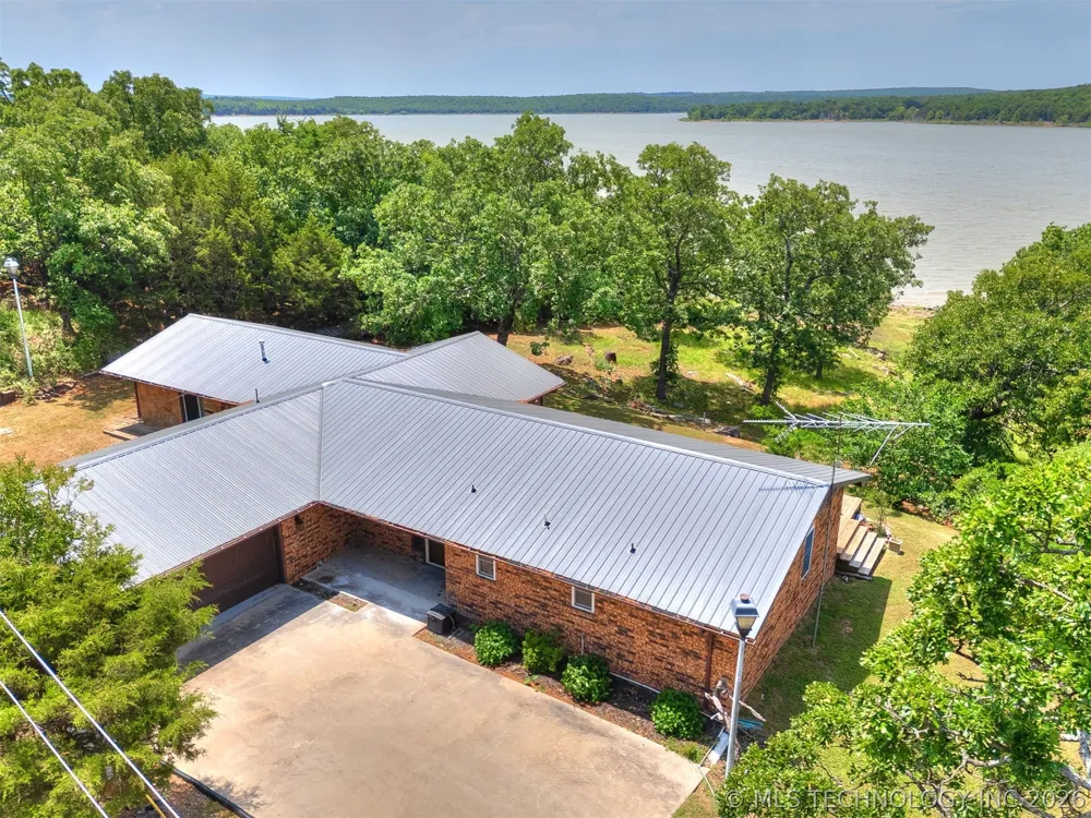 1082 Gaines Creek Loop Eufaula, OK 74432