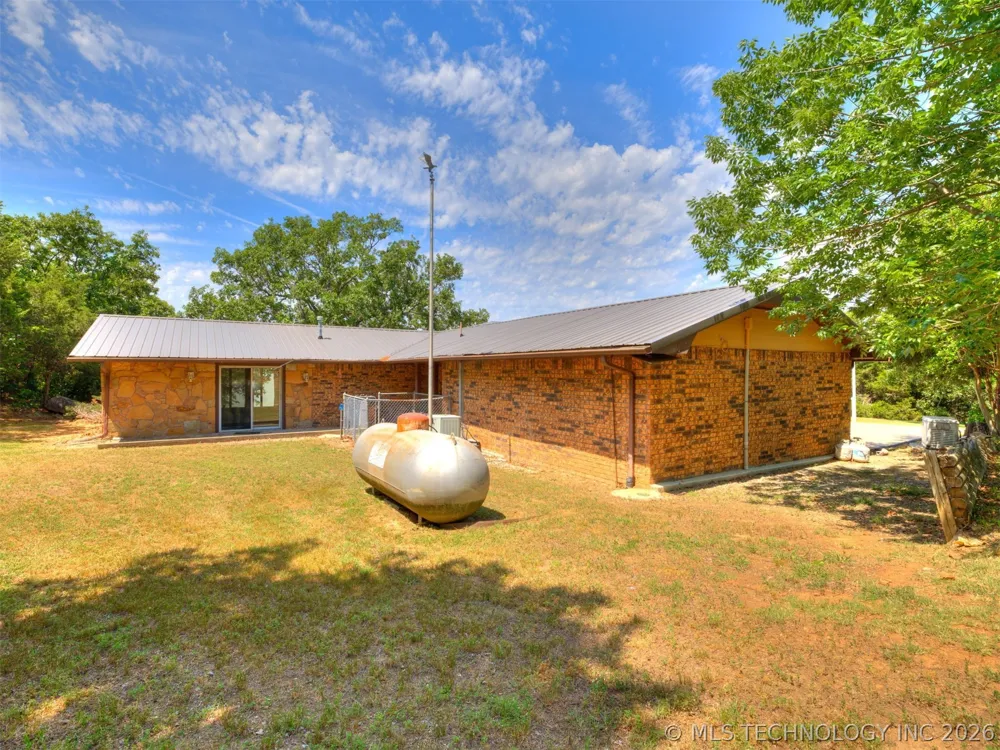 1082 Gaines Creek Loop Eufaula, OK 74432