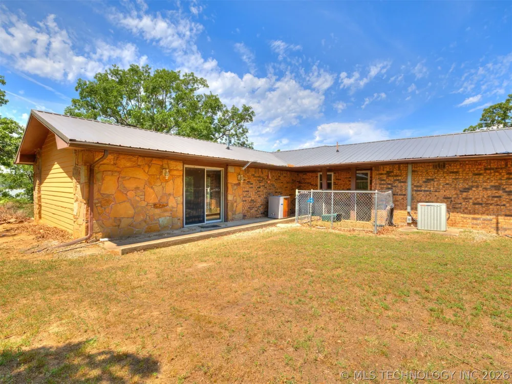 1082 Gaines Creek Loop Eufaula, OK 74432