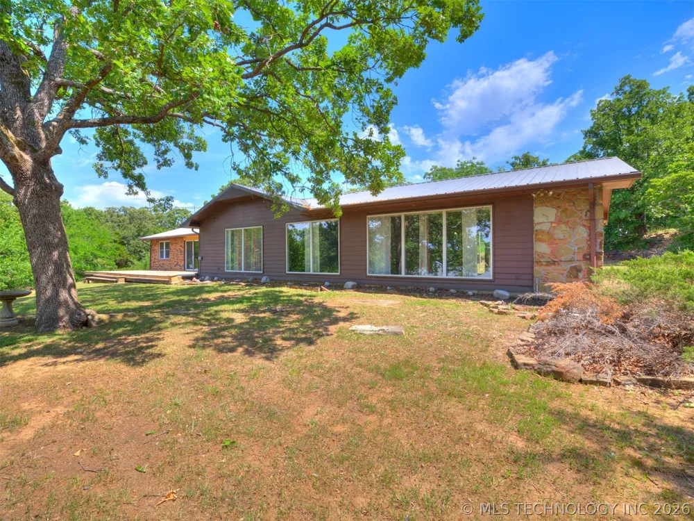 1082 Gaines Creek Loop Eufaula, OK 74432