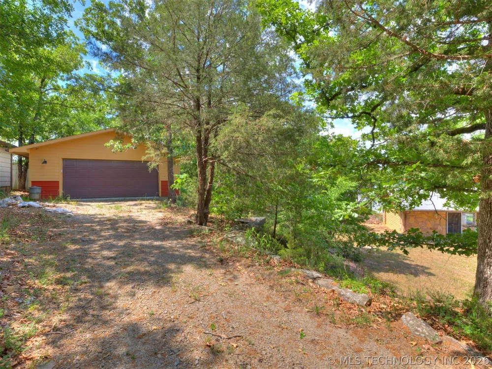 1082 Gaines Creek Loop Eufaula, OK 74432