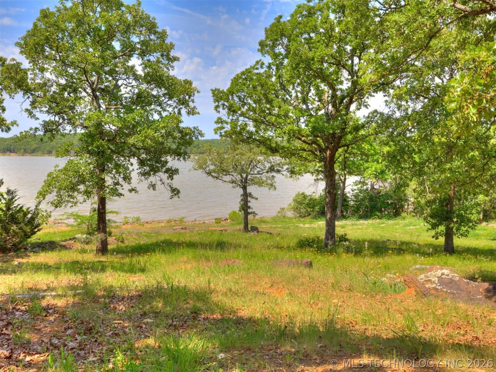 1082 Gaines Creek Loop Eufaula, OK 74432