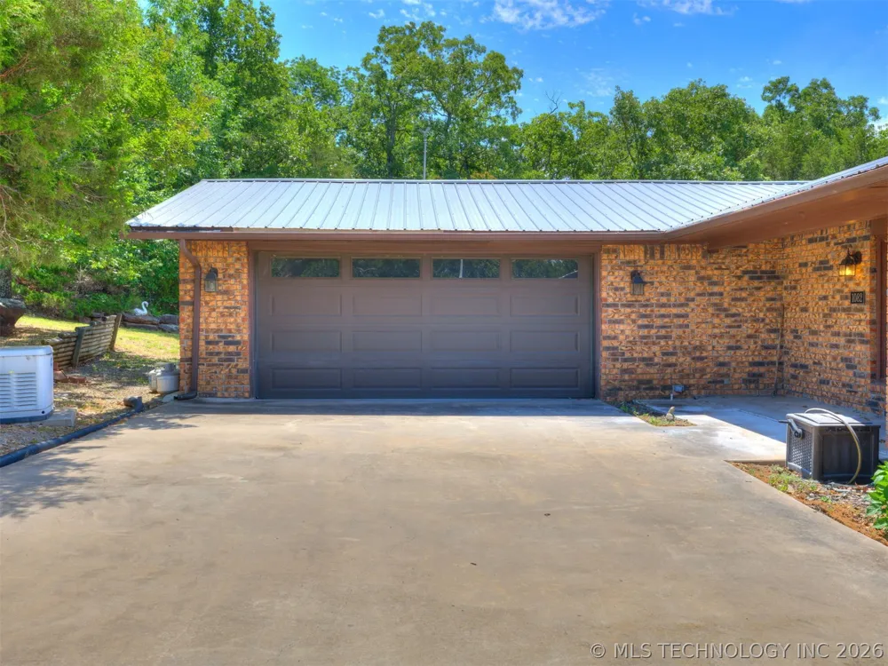 1082 Gaines Creek Loop Eufaula, OK 74432
