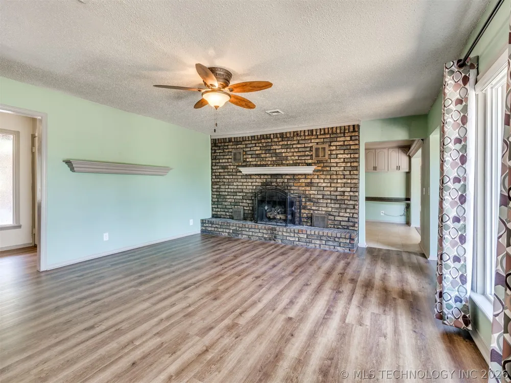 1082 Gaines Creek Loop Eufaula, OK 74432