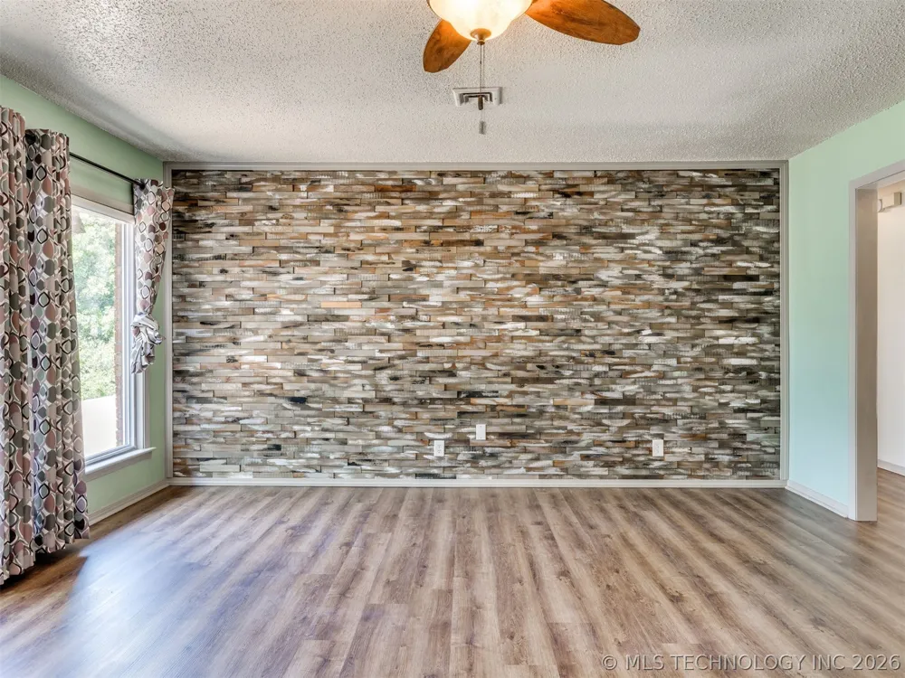 1082 Gaines Creek Loop Eufaula, OK 74432