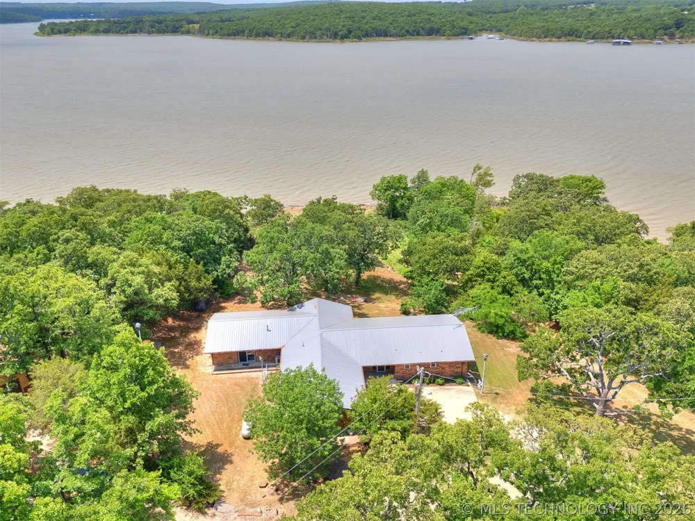 1082 Gaines Creek Loop Eufaula, OK 74432