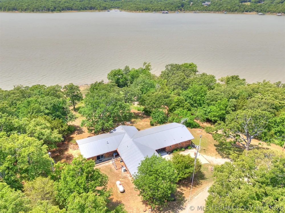 1082 Gaines Creek Loop Eufaula, OK 74432