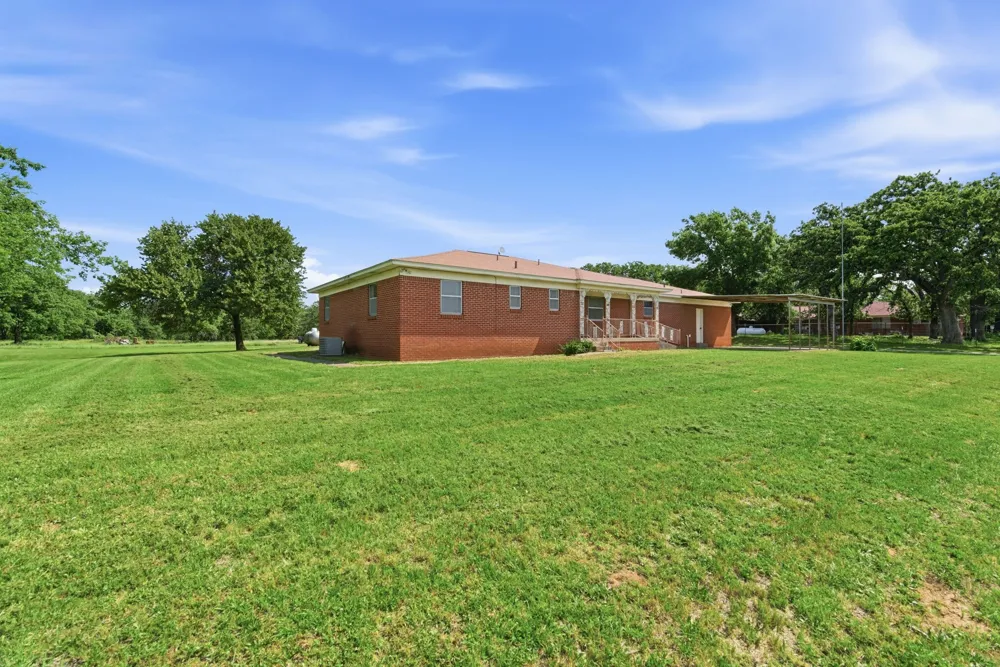 3523 E Highway 199 #L Springtown, TX 76082