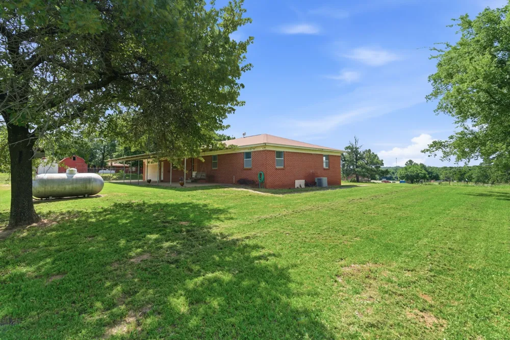 3523 E Highway 199 #L Springtown, TX 76082
