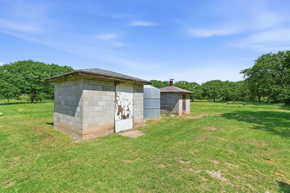 3523 E Highway 199 #L Springtown, TX 76082