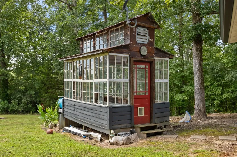 1975 Kelly Rd Holladay, TN 38341