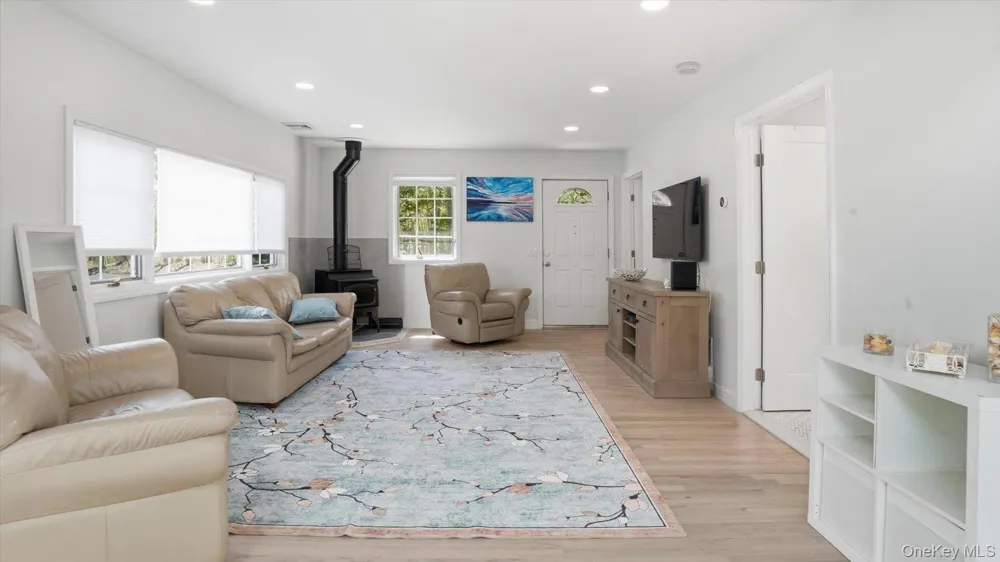 32 Red Creek Road Hampton Bays, NY 11946