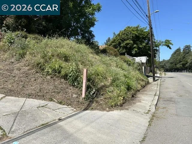 5229 Macarthur Blvd Oakland, CA 94619