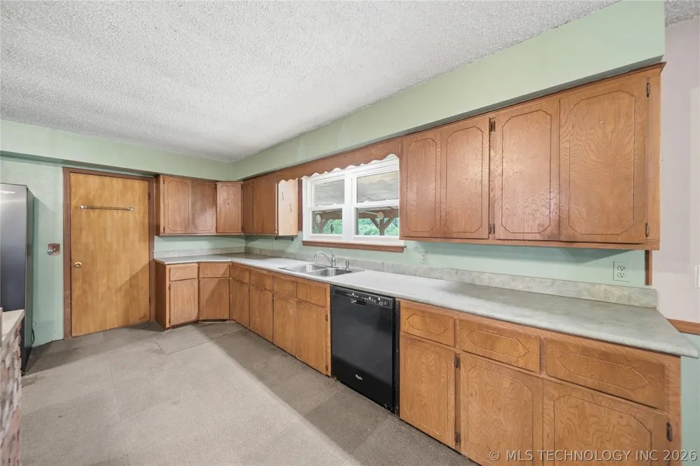 15550 S 4187 ROAD Claremore, OK 74017
