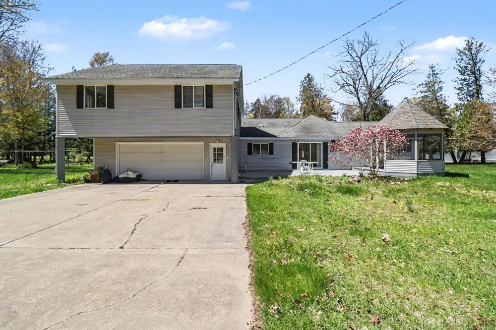 6665 Lakeshore Road Manistee Township, MI 49660