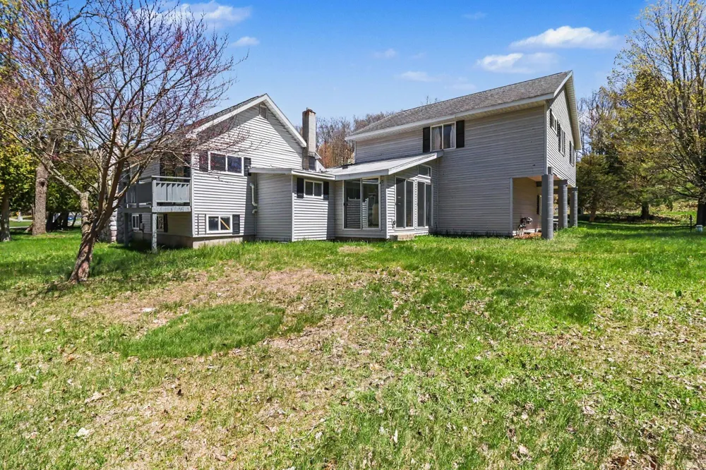 6665 Lakeshore Road Manistee Township, MI 49660